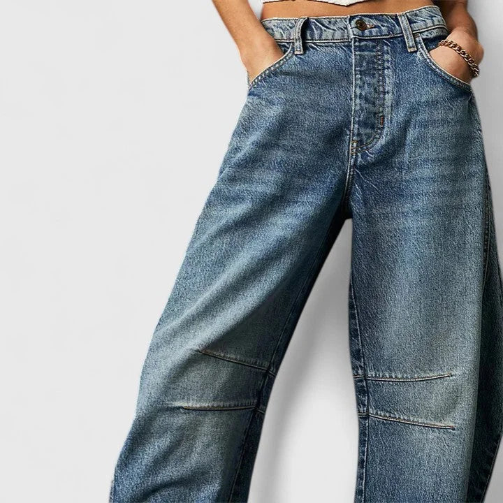 Blue Women's High-Waist Barrel Leg Jeans — Juliet Curved-Seam Cropped Ankle - Close Up Front