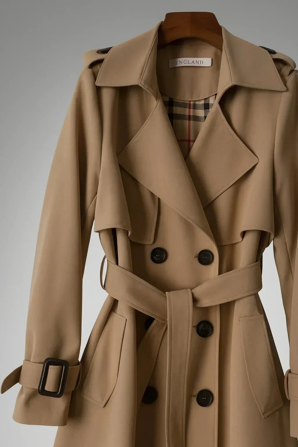 Women's Belted Trench Coat with Double-Breasted Notched Lapel in Cotton Twill - Close Up Collar