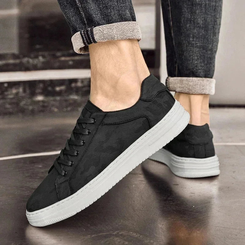 Black Men's Leather Walking Sneakers — Harvey Textured Lace-Up Low-Top - Worn Ankle Detail