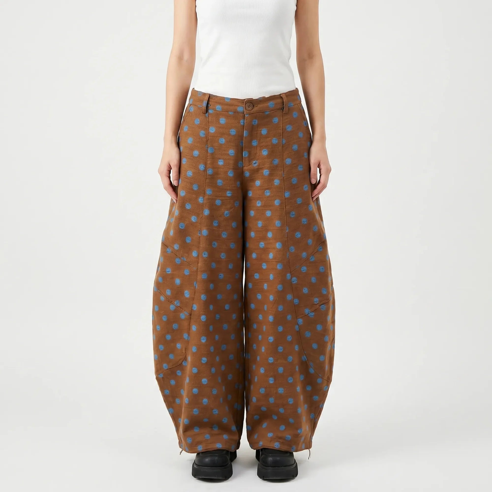 Brown Women's Polka Wide-Leg Barrel Jeans — Nia Relaxed-Fit High-Waisted Pockets - Front Pose