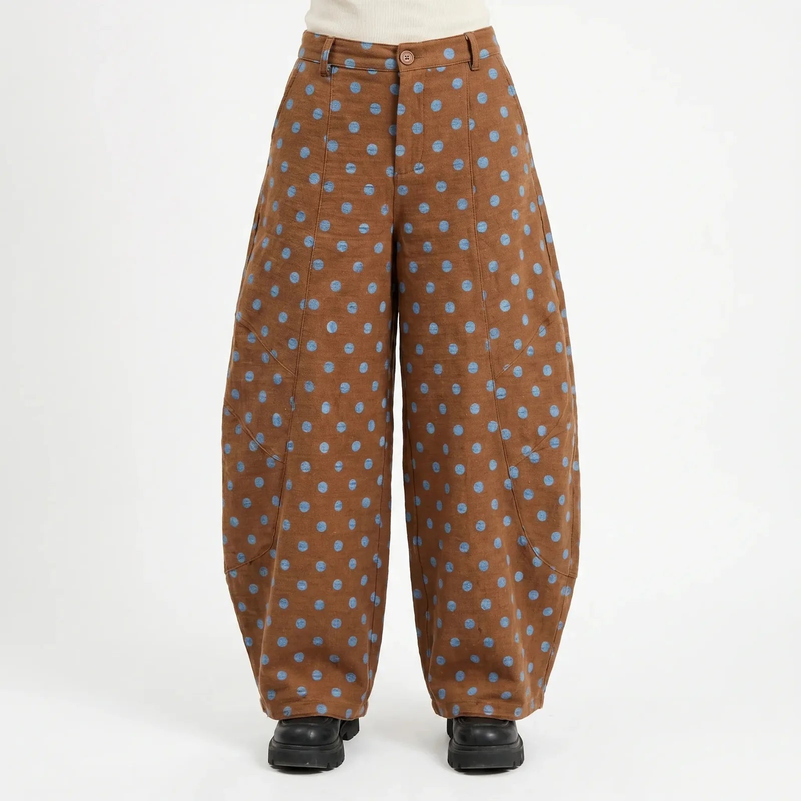 Brown Women's Polka Wide-Leg Barrel Jeans — Nia Relaxed-Fit High-Waisted Pockets - Studio Front